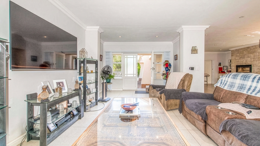 4 Bedroom Property for Sale in Welgelegen Western Cape